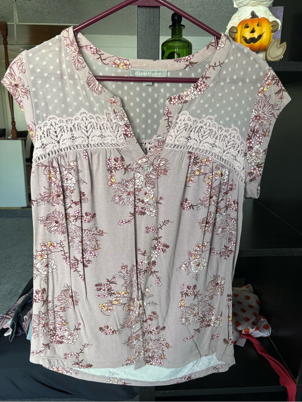 Daniel Rainn Dusty Mauve Floral Lace Yoke Short Sleeve Top